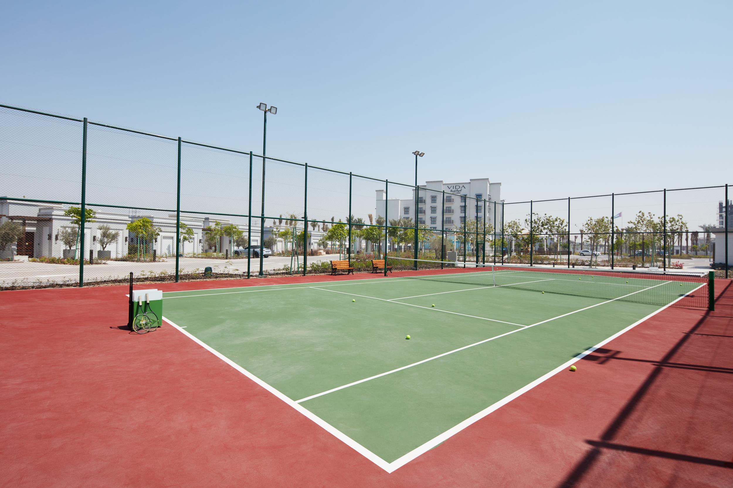 Vida Beach Resort Umm Al Quwain Exterior foto Tennis court